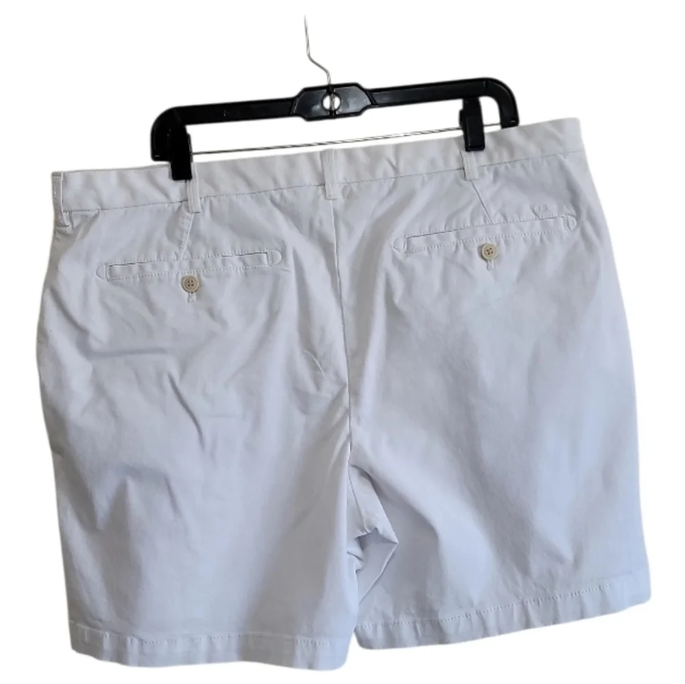 Izod men's White Bermuda Shorts Size 40